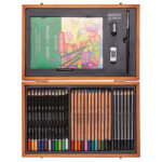 Set u drvenoj kutiji Boje drvene 12boja+12boja-Aquarelle+6 grafitnih olovaka Academy Derwent 2300147 Šifra: 000016611 - Slika 3